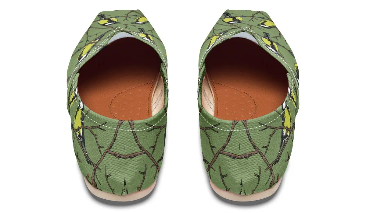 Chickadee Pattern Casual Shoes