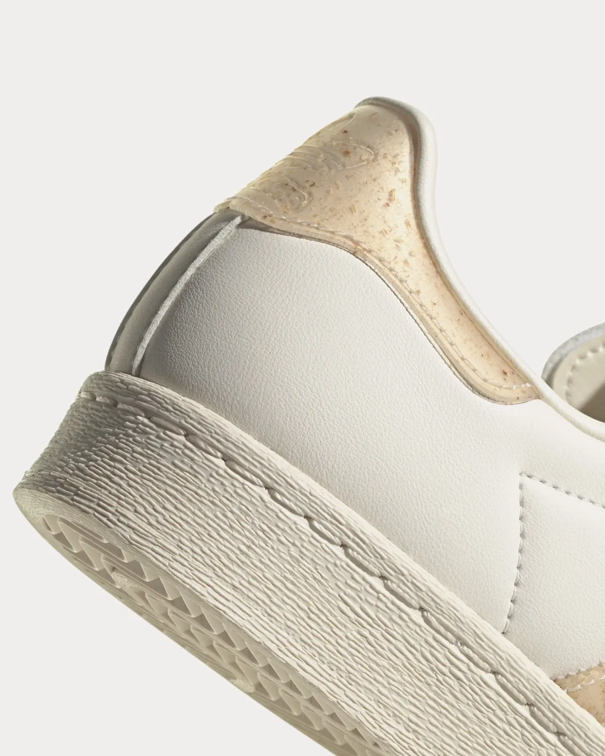 Superstar 82 Cloud White / Cloud White / Chalk White Low Top Sneakers